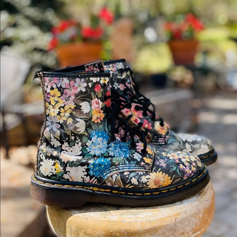 Dr. Martens Vtg 90s Sienna Miller floral